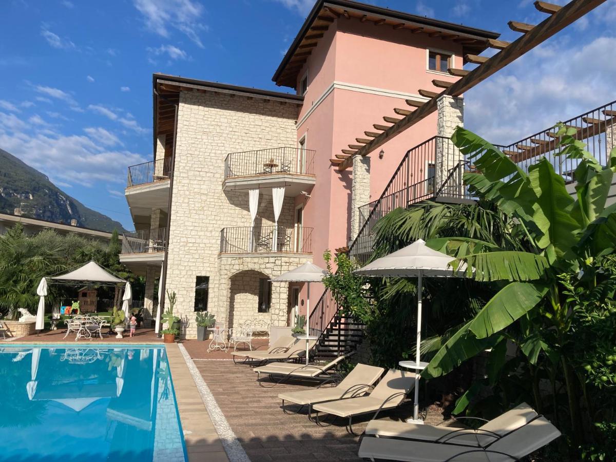 Residenza Le Due Torri Aparthotel Riva del Garda Exterior foto