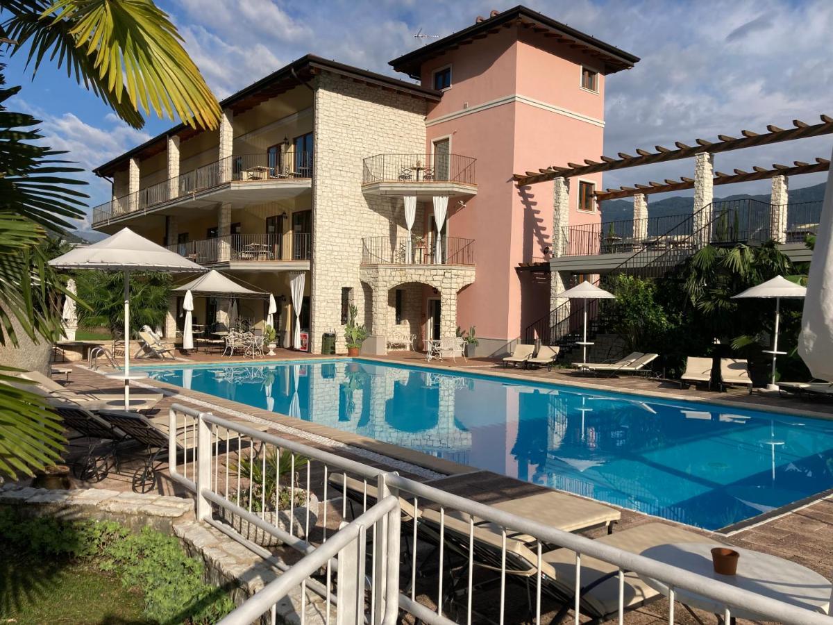 Residenza Le Due Torri Aparthotel Riva del Garda Exterior foto