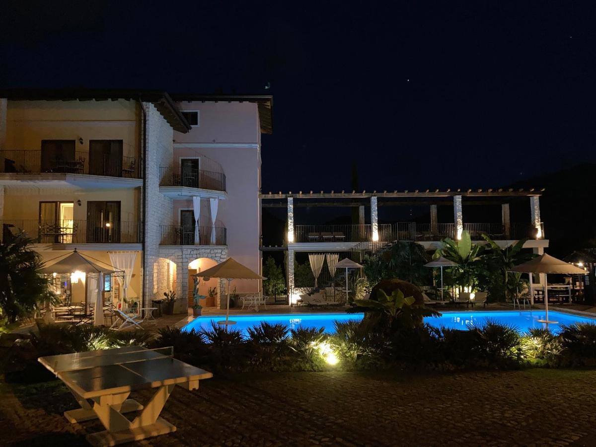 Residenza Le Due Torri Aparthotel Riva del Garda Exterior foto