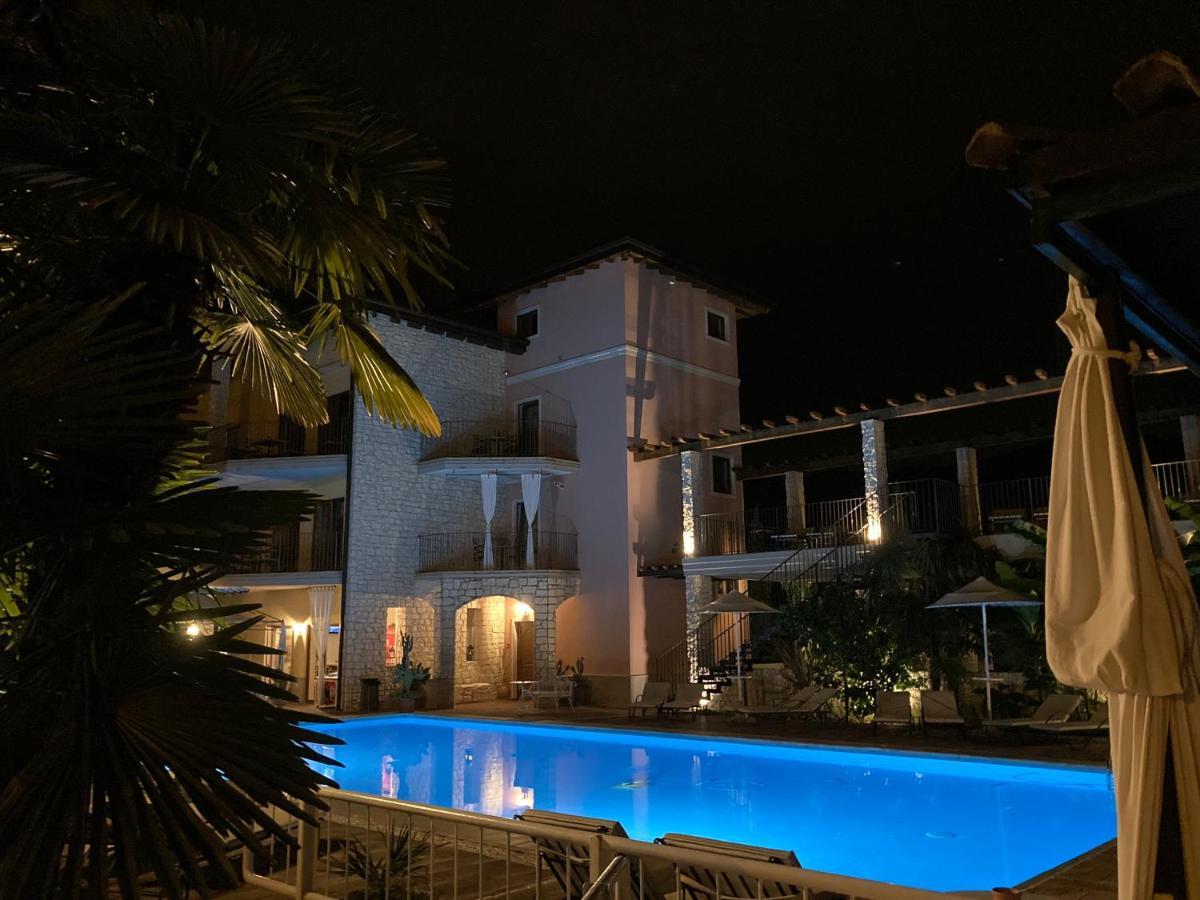Residenza Le Due Torri Aparthotel Riva del Garda Exterior foto