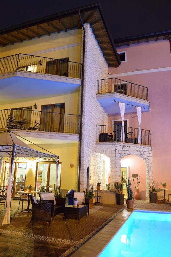 Residenza Le Due Torri Aparthotel Riva del Garda Exterior foto